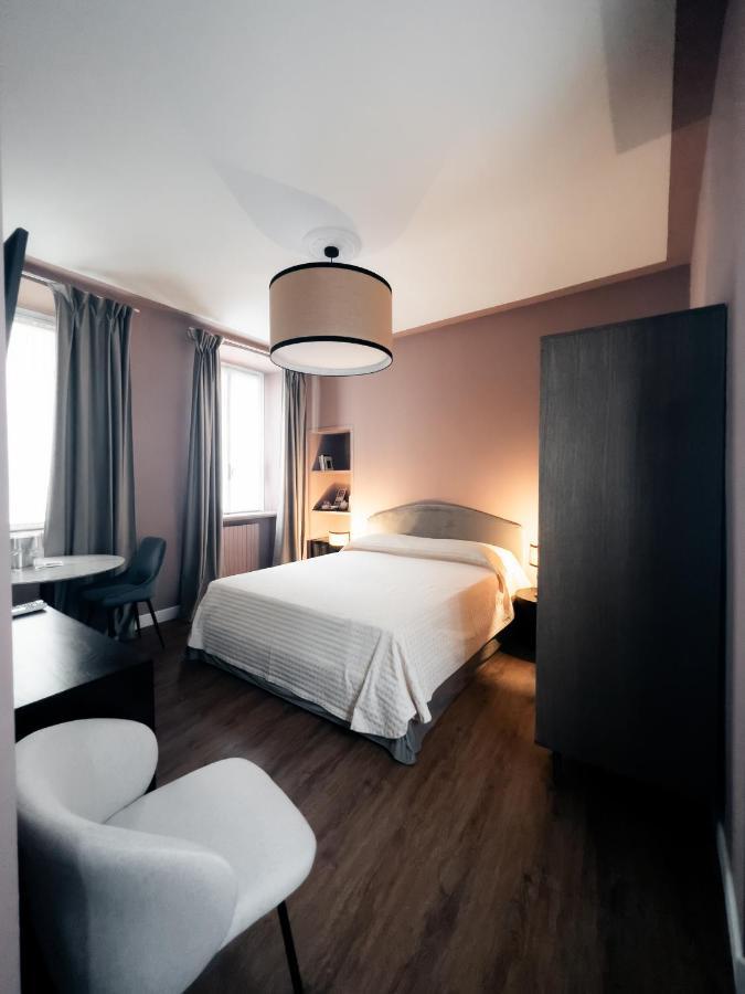 Caffe Delle Rose Les Chambres Verbania Luaran gambar